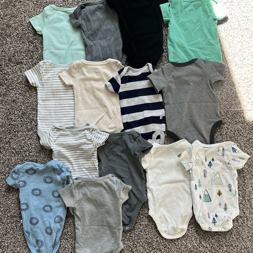 14 lightly worn and most never worn onesies, newborn, various brands. - Picture 8 of 9